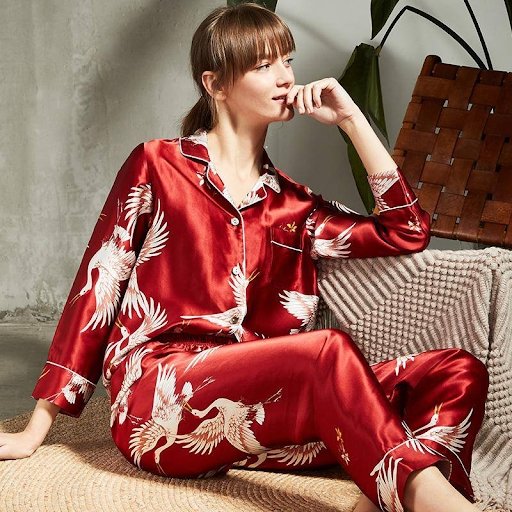 Tipos de conjuntos de pijamas de seda de Slipintosoft