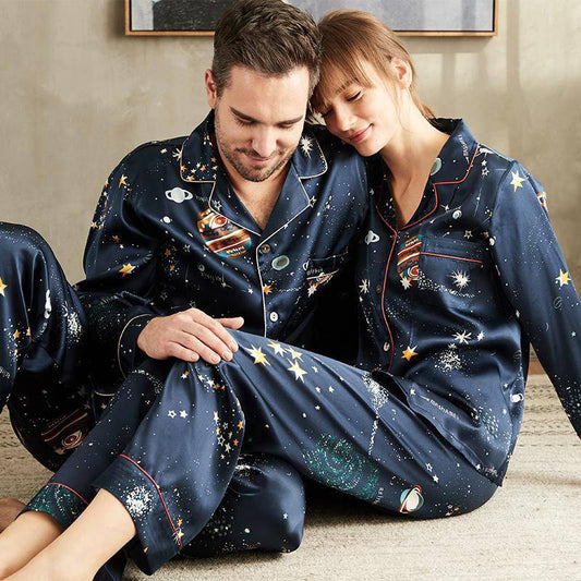 Pijamas de seda a juego para parejas Conjunto de pijama de seda estampado de universo largo