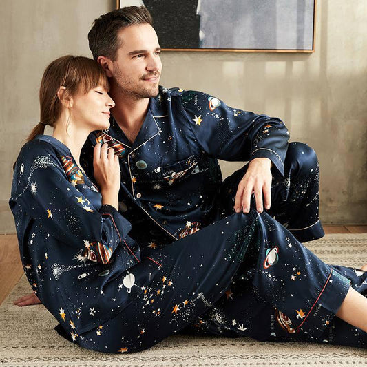 Pijamas de seda a juego para parejas Conjunto de pijama de seda estampado de universo largo