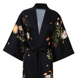 Bata larga de kimono de seda con estampado de flores de cerezo negro de lujo con cinturón, todos los tamaños